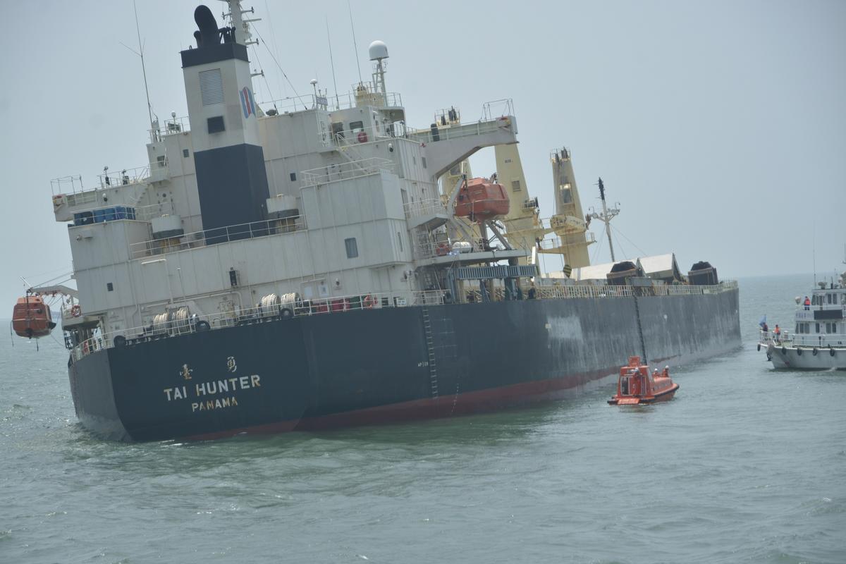 局接福州海上搜救中心信息,一艘满载54000吨镍矿的巴拿马籍货船"tai